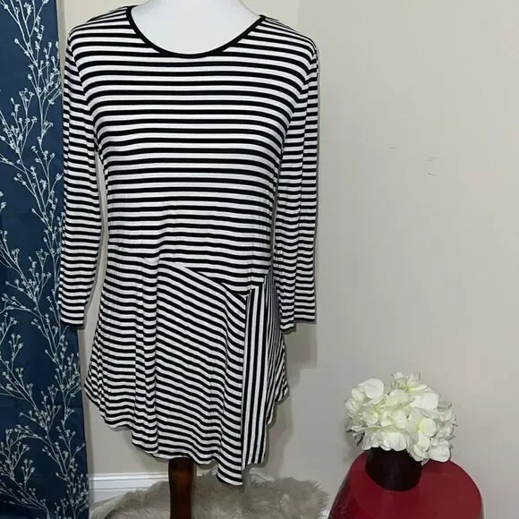 Vince Camuto Black White Stripe Asymmetrical Tunic Top 3/4 Sleeves Stretch sz M - Picture 1 of 9